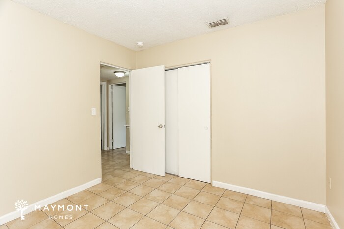 Building Photo - 5453 Oak Forest Dr