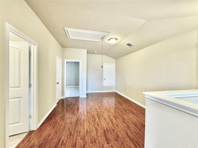 Building Photo - 407 Katmai Cir