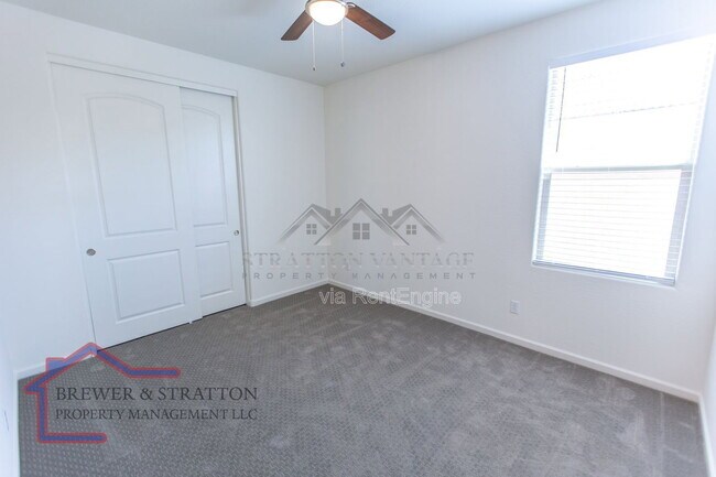 Building Photo - 827 W Nova Pl