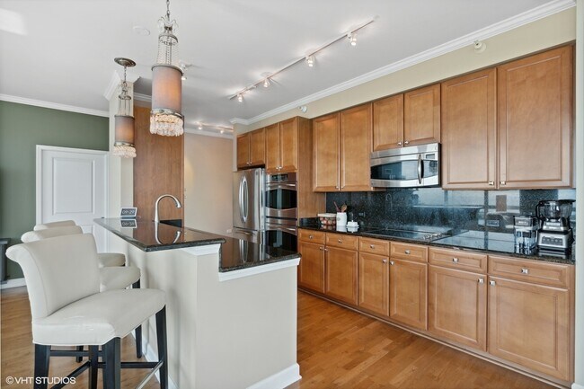 Building Photo - 1629 S Prairie Ave