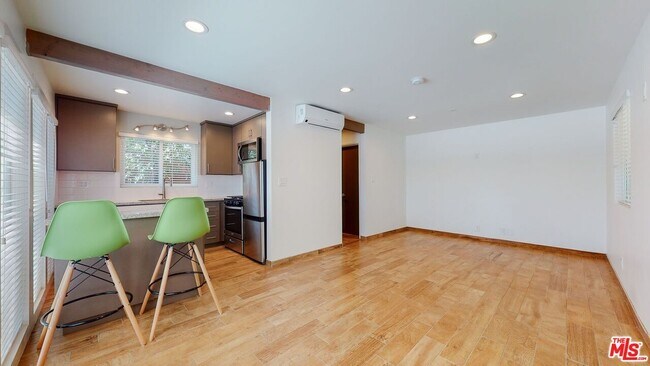 Building Photo - 10333 Santa Monica Blvd