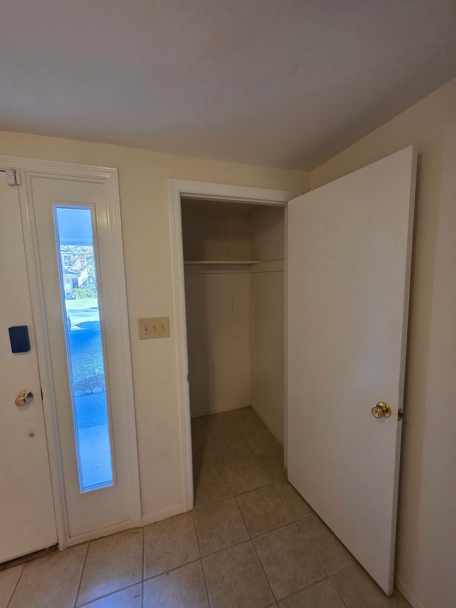 Building Photo - 8315 Countryside Ln