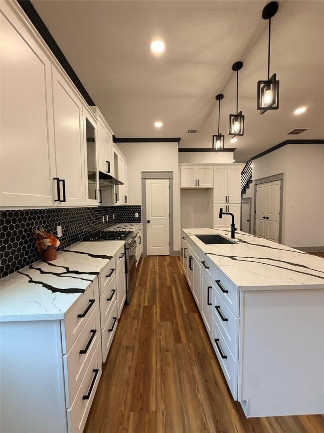 Building Photo - 1002 Natchez Ave