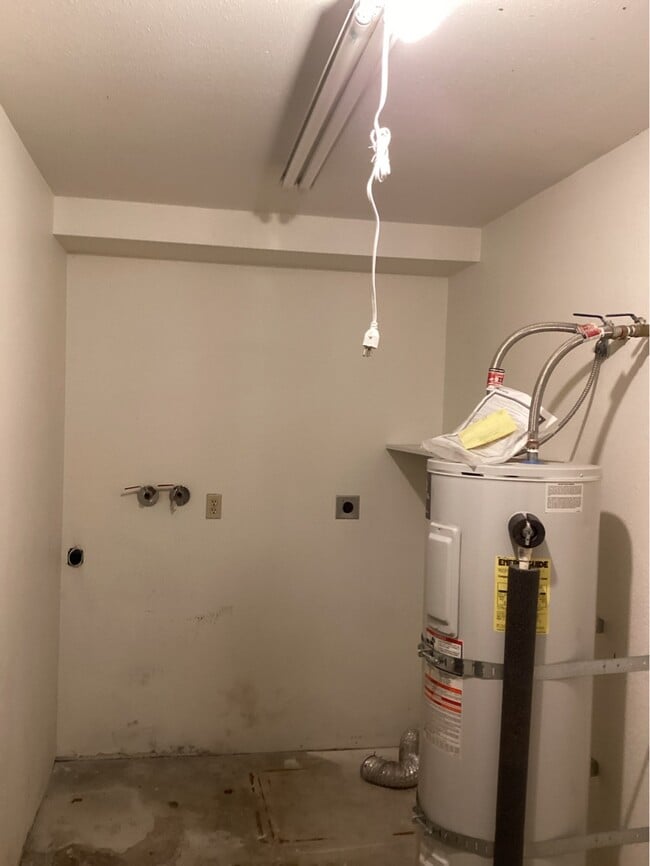 Building Photo - 912 SW 11th St