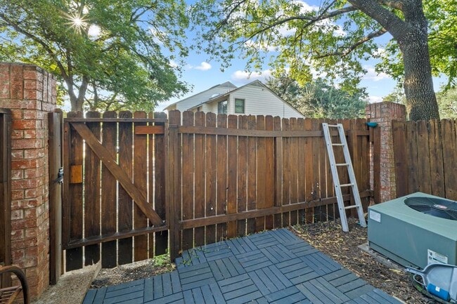 Building Photo - 3801 Menchaca Rd