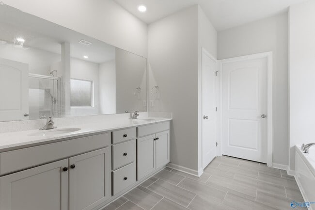 Building Photo - 6576 Jacaranda Dr NW