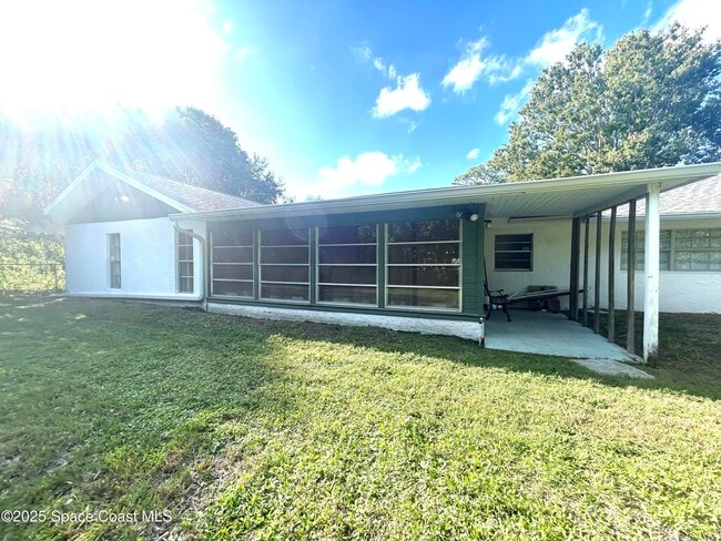 Building Photo - 217 Gladiola Rd NE