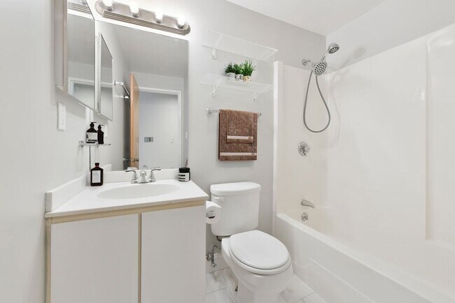 Building Photo - 87 Gainsborough St