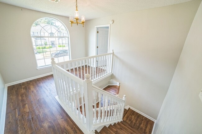 Building Photo - Spacious 5BR House in Fairburn