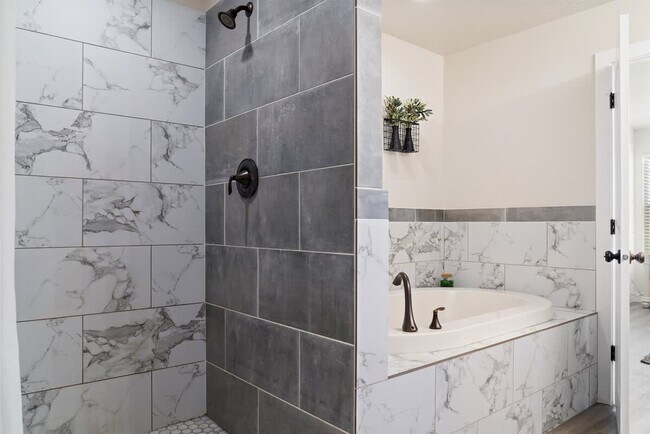 Building Photo - 3273 2530 S