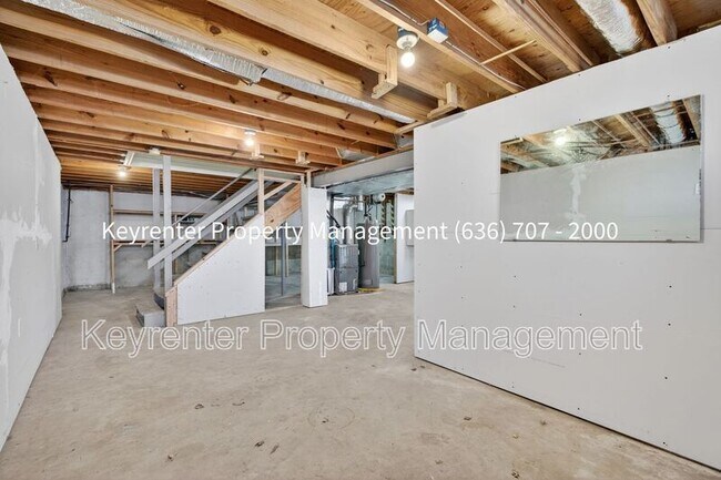 Building Photo - 971 Whispering Ridge Ln