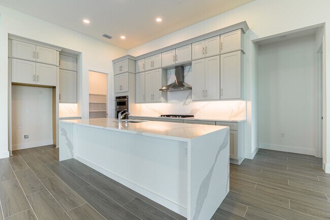 Building Photo - Exquisite 3-Bed 3.5-Bath Home in Prestigio...