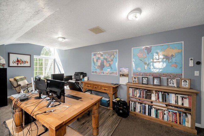 Building Photo - Immaculate Home for rent in gated cul-de-sac!