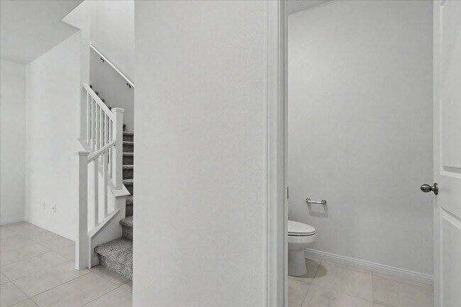 Building Photo - 72 Hornbeck Ln