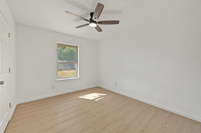 Building Photo - 224 Mountain View Dr