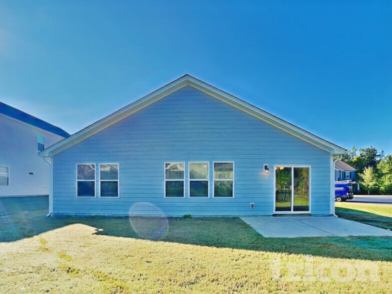 Building Photo - 64 Crew Clb Ct