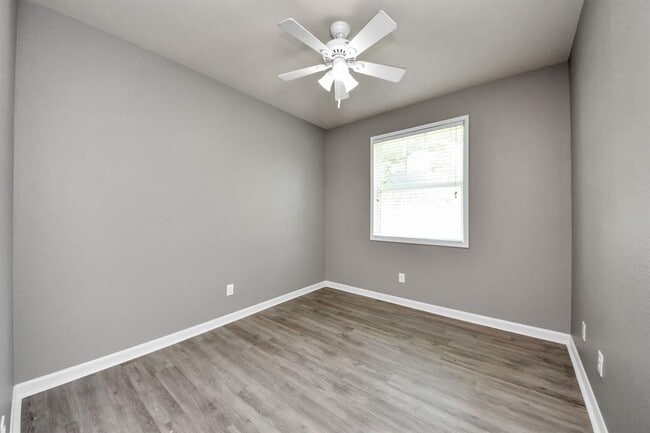 Building Photo - 2011 Halyard Dr