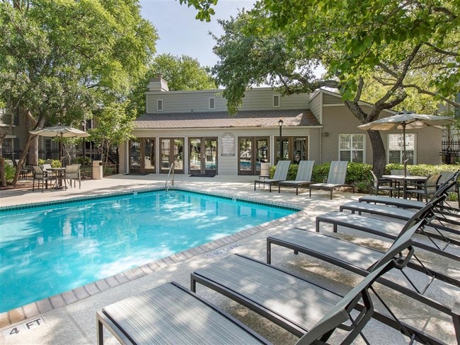 Swimming Pool - Sapphire Apartments
