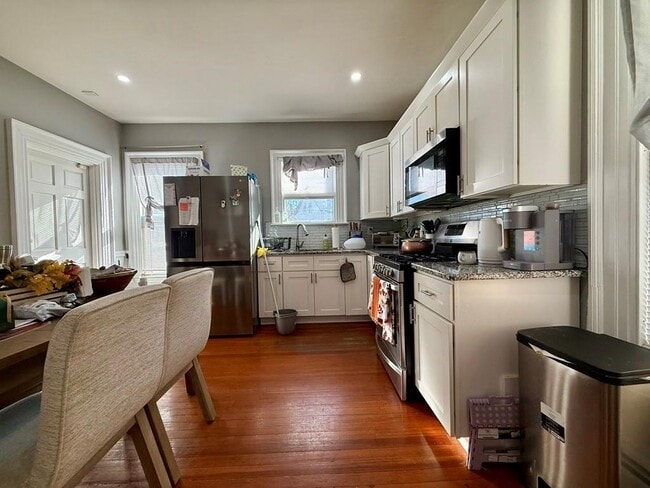 Building Photo - 209 Cottage St.