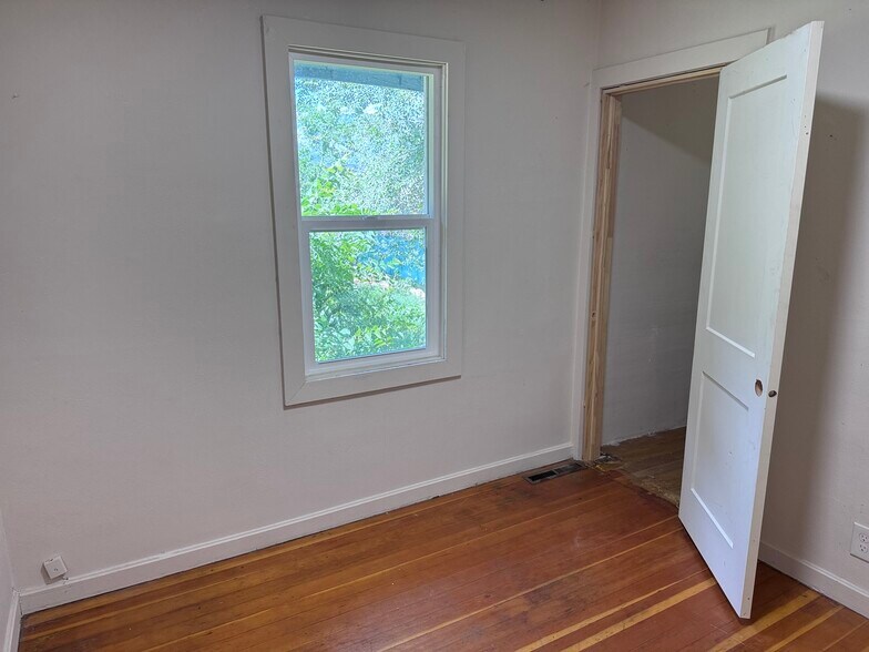 Building Photo - 280 3rd St