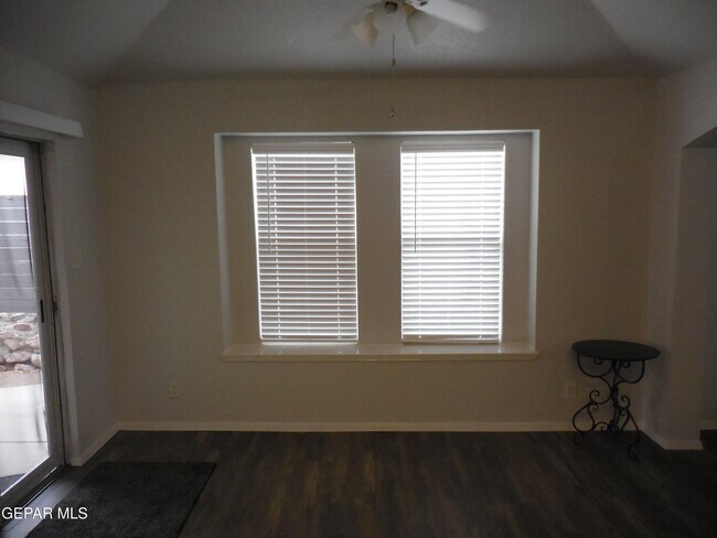 Building Photo - 356 Jardin Bello Ave