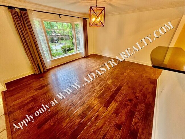 Building Photo - Beautiful 4 Bed 3.5 Bath Home in Fairway-Available NOW!!