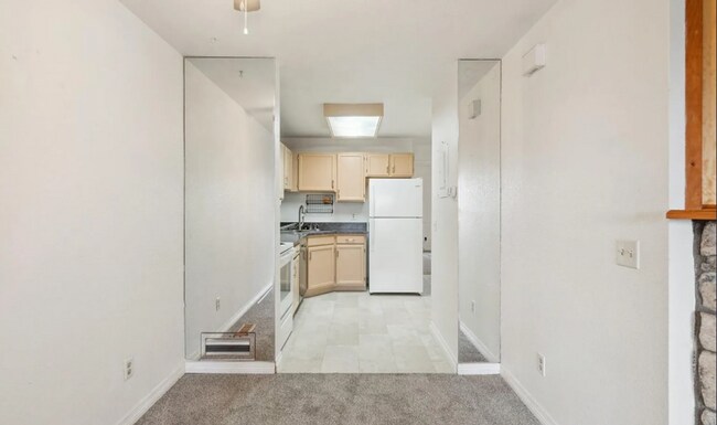 Building Photo - Charming 1 Bedroom, 1 Bathroom Available I...