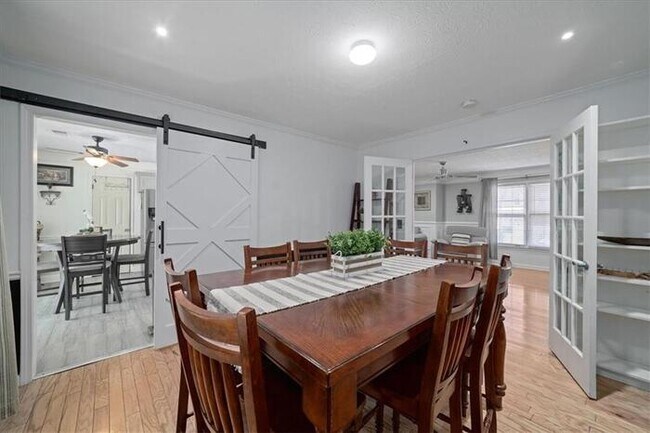 Building Photo - 4 bedroom house in Lawrenceville with cozy...