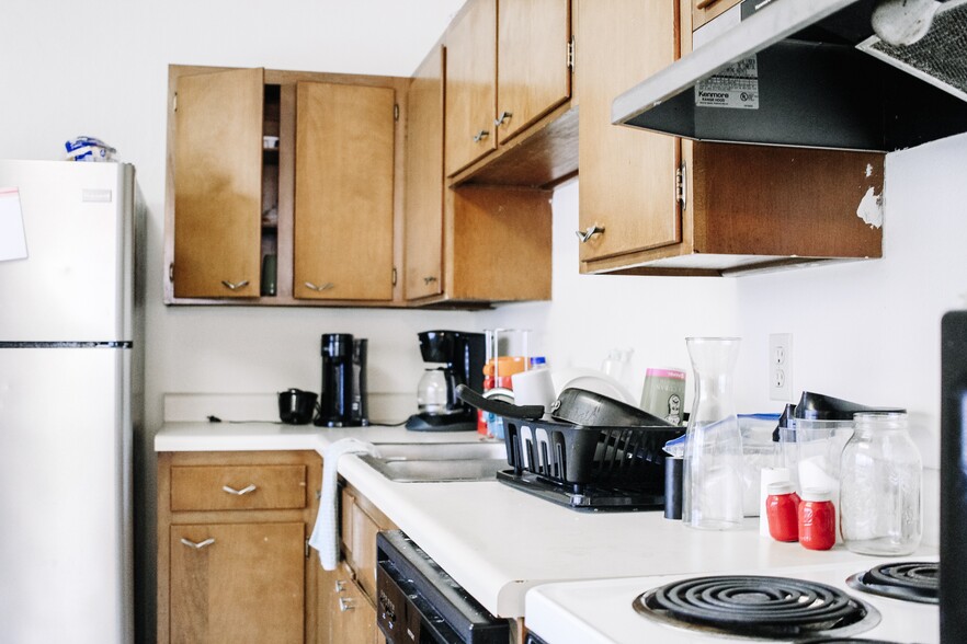 Nice kitchen - 825 Essex Dr