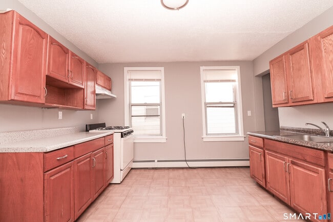 Building Photo - 117 Lamberton St