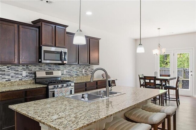 Building Photo - 296 Maple Brook Dr