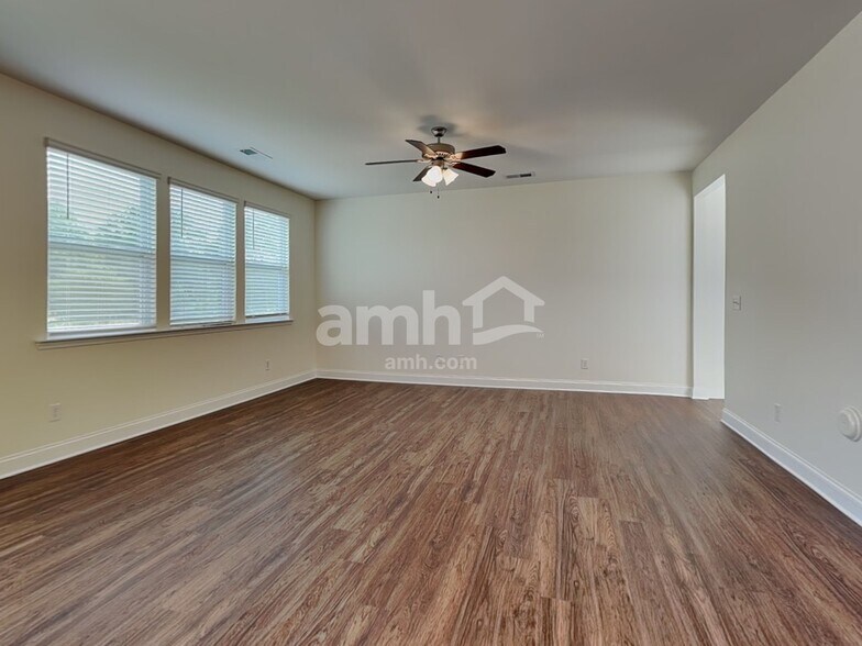 Building Photo - 155 Twin River Dr