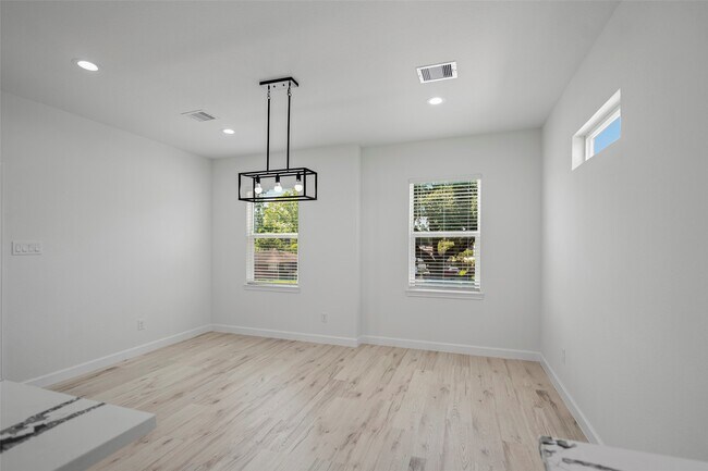 Building Photo - 1078 St Clair St