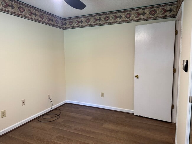 Building Photo - 5672 Claridge Dr