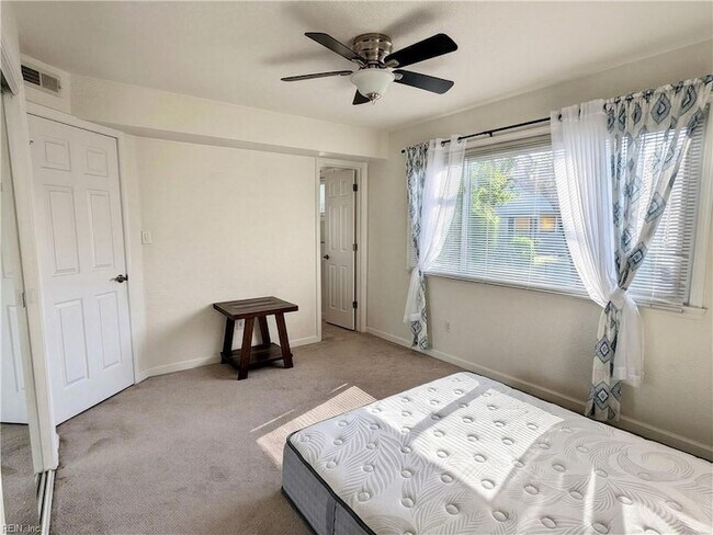 Building Photo - 500 Ocean Trace Arch