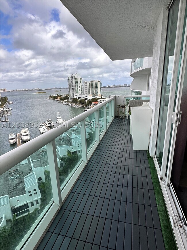 Building Photo - 7900 Harbor Island Dr