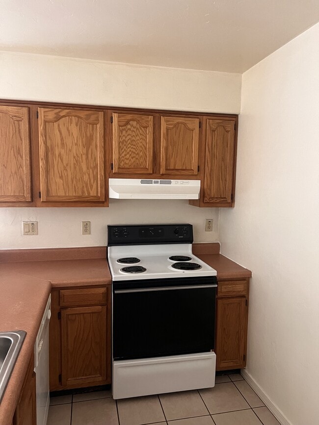 Building Photo - 2536 N Corinthian Garden Dr