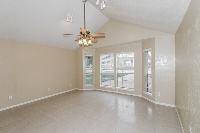 Building Photo - 15626 Barbarossa Dr