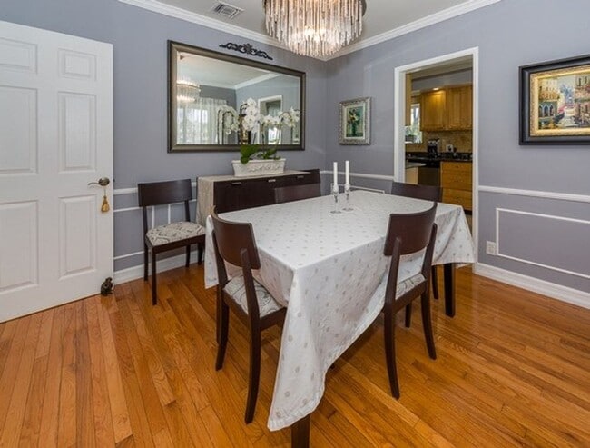 Building Photo - PRIVATE HOUSE.. POOL.  3 Bedroom + 2 Bath. In UNIT WASHER / DRYER