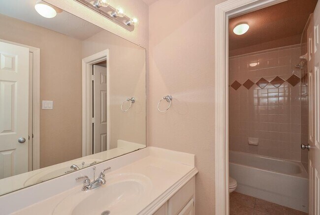 Building Photo - 3042 Royal Oaks Crest