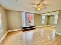 Building Photo - 119 E Oak St