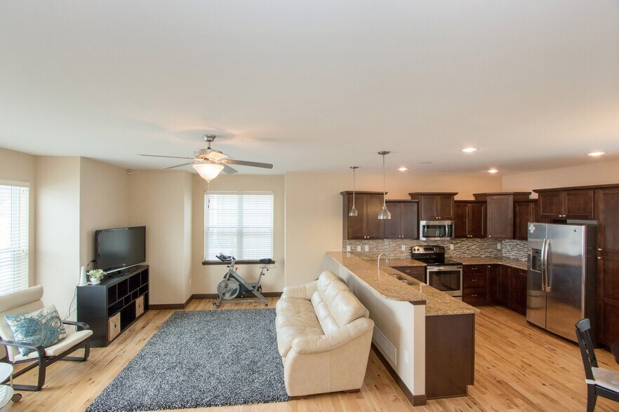 Building Photo - 320 Clark Dr