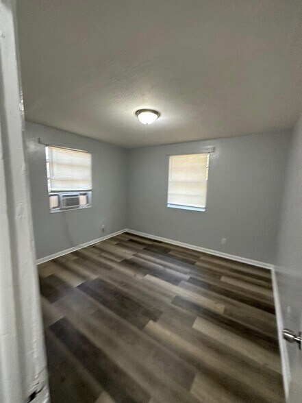 Building Photo - 1625 W 26th St