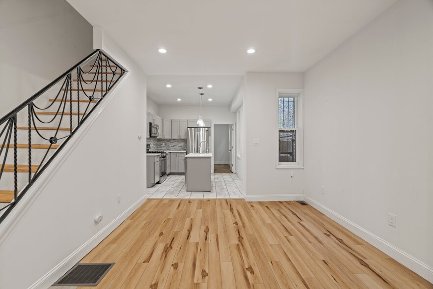 . - 1630 Edgley St