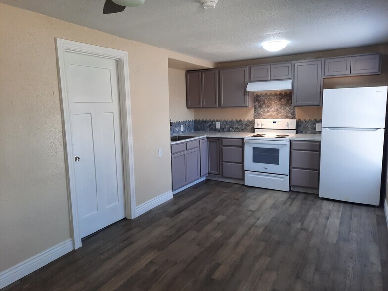 kitchen - 511 Wolf St