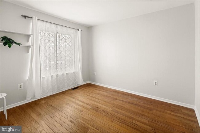 Building Photo - 60 Hampshire Dr