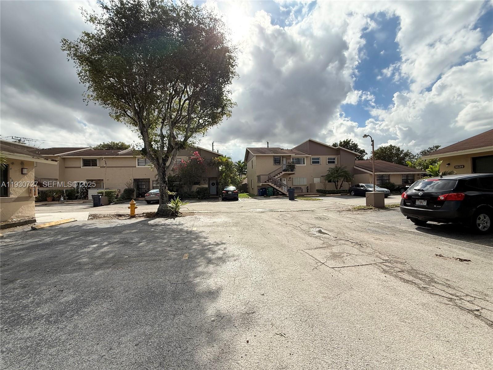 Building Photo - 3630 SW 112th Ave