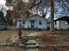 Building Photo - AVAILABLE NOW! "Charming 3-Bedroom Oasis with 2 Full Baths in the Sunset Neighborhood!"