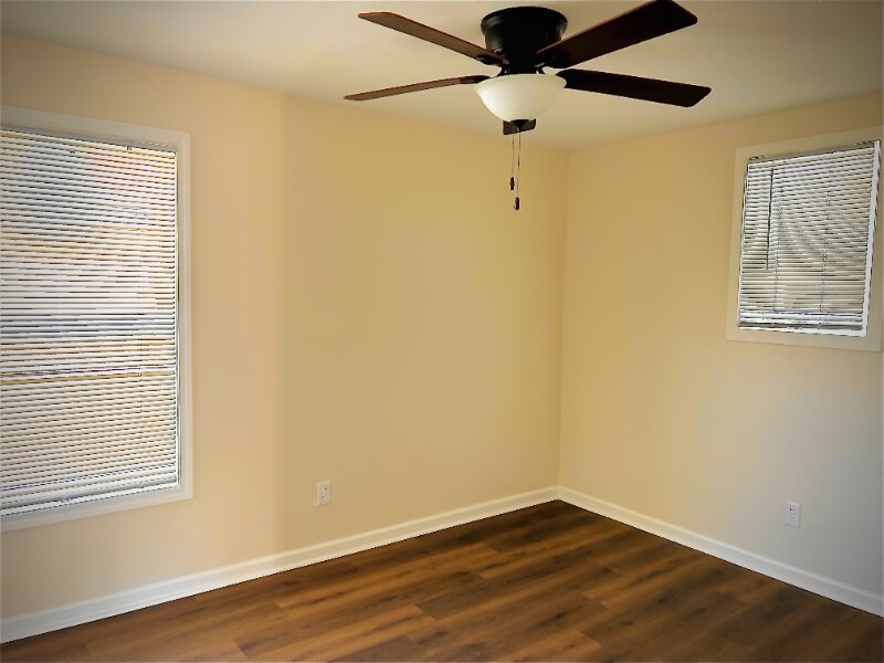 Building Photo - 110 W Willow Dr
