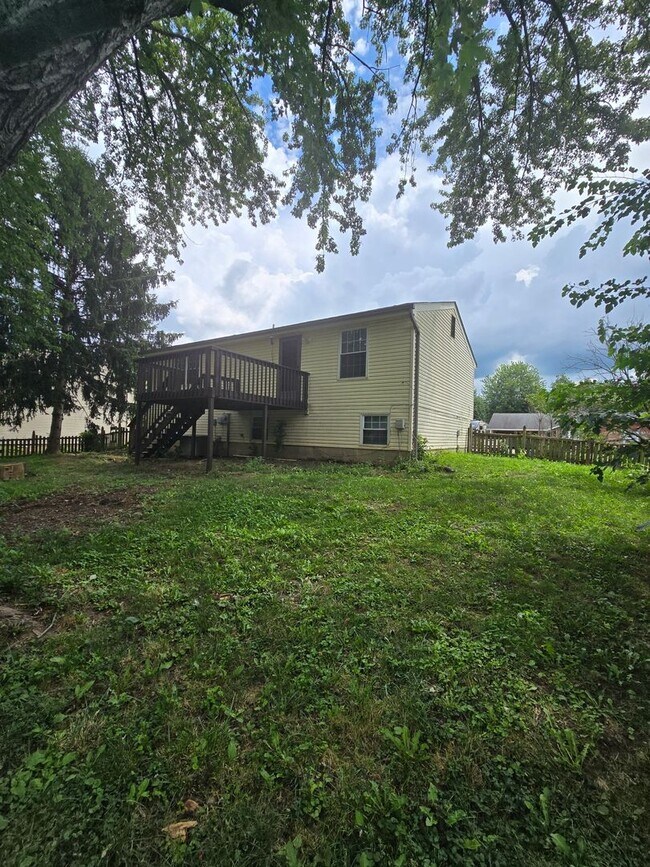 Building Photo - Beautiful 3 Bedroom with Bonus Room in Dec...